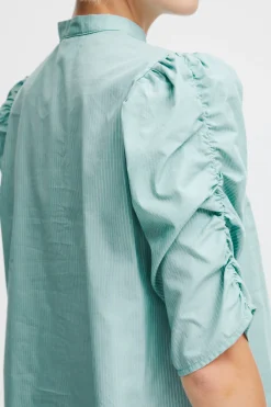 Blouse with short sleeve