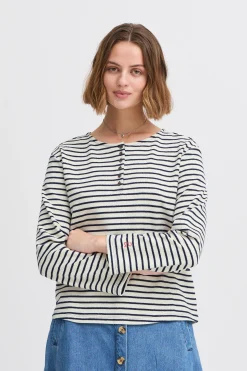 Long sleeved T-shirt